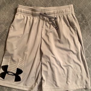 1 pair - Under Armour Shorts Gray - Medium